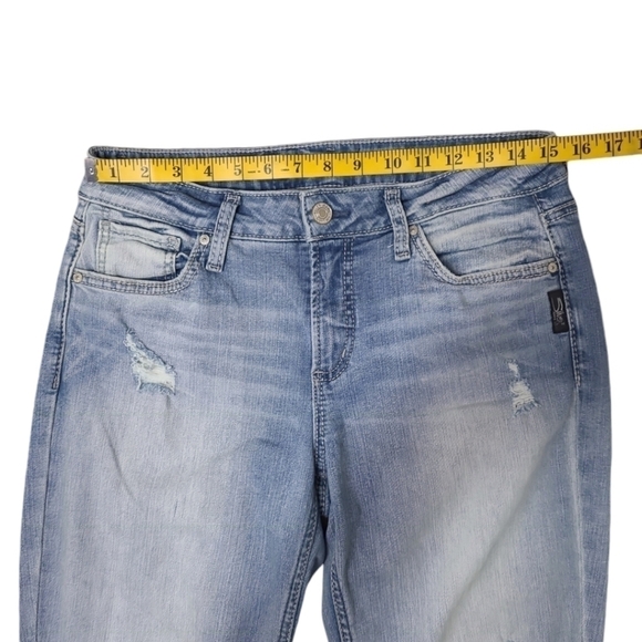 Silver Avery Straight High Rise Crop Distressed Light Wash Jean Size 30 - Picture 8 of 16